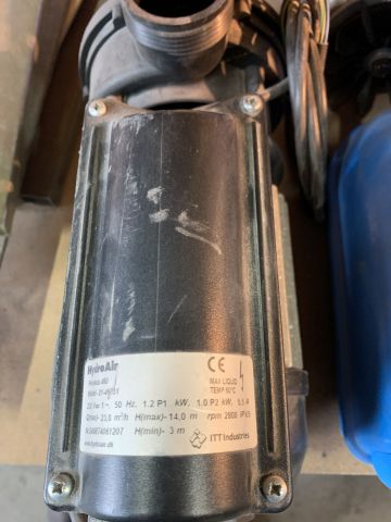 676914-17 Parti med tillbehör till badkar, bubbelpool, dusch mm.