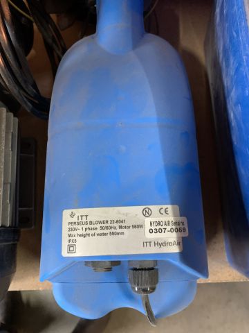 676914-18 Parti med tillbehör till badkar, bubbelpool, dusch mm.