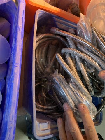 676914-20 Parti med tillbehör till badkar, bubbelpool, dusch mm.