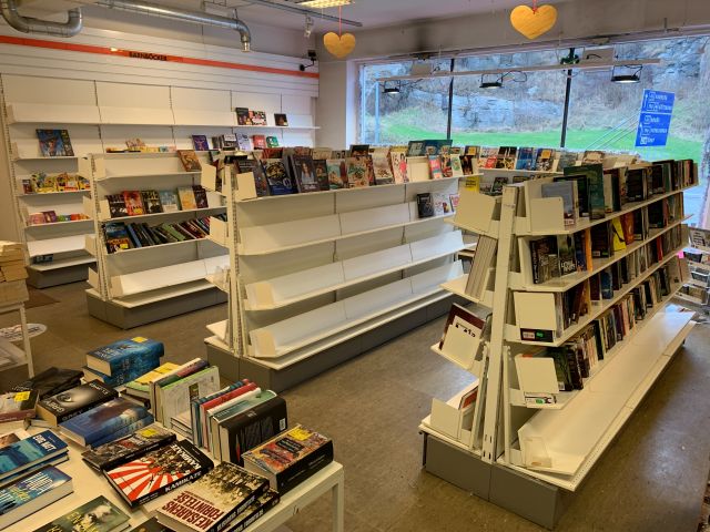 731809-1 Shop fittings for bookstores