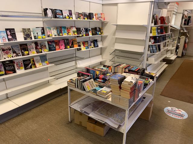 731809-2 Shop fittings for bookstores