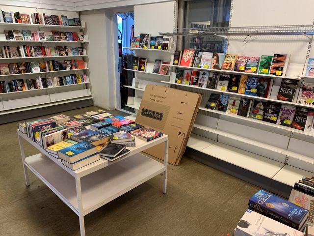 731809-3 Shop fittings for bookstores