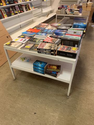 731809-7 Shop fittings for bookstores