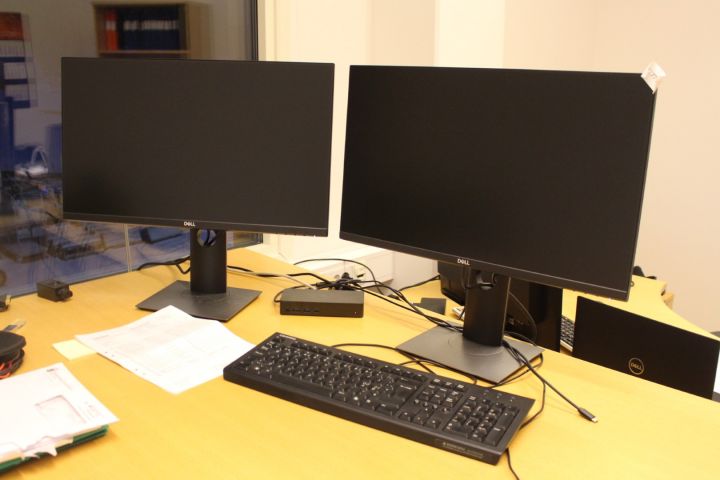 717779-2 Laptop Dell Latitude 7490 incl. 2 24 "computer monitors and peripherals