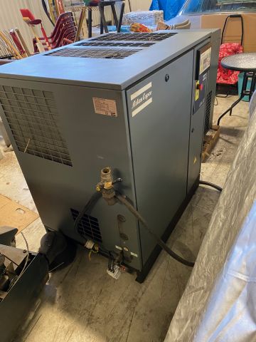751277-2 Screw compressor Atlas Copco GA22P with dryer and tank