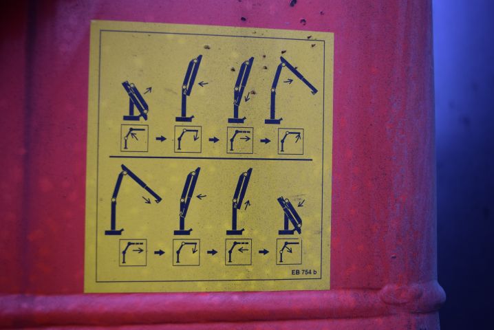 751611-12 Crane truck VOLVO FM9 6X2 JMNLAST C, 2006, Pallet finger crane 16504