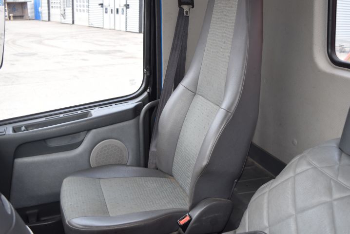 751611-25 Crane truck VOLVO FM9 6X2 JMNLAST C, 2006, Pallet finger crane 16504