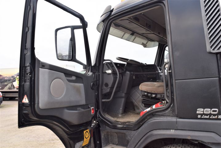 751611-33 Crane truck VOLVO FM9 6X2 JMNLAST C, 2006, Pallet finger crane 16504