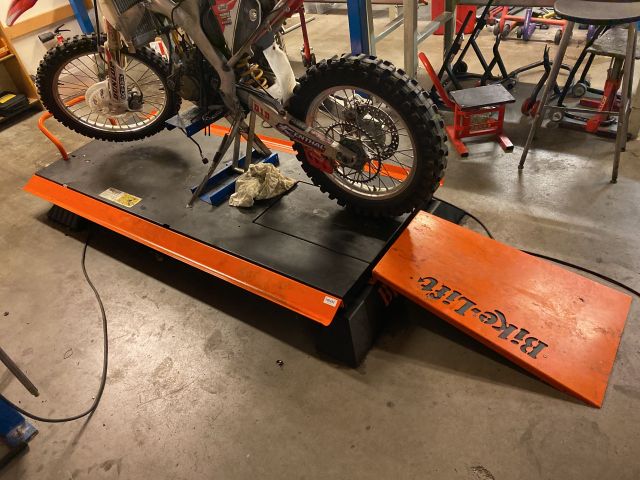 746182-3 Motorcycle lifting table - Bike Lift MG516-003 / 500kg