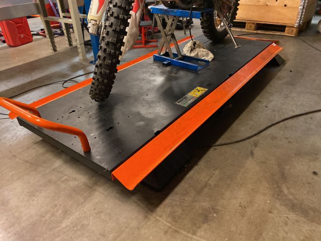 746182-6 Motorcycle lifting table - Bike Lift MG516-003 / 500kg