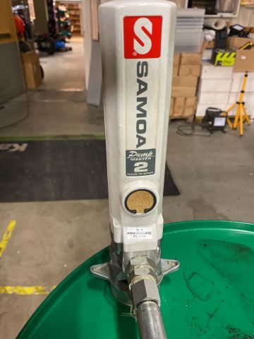 746188-5 Oil station, trolley with electric pump / filling handle Samoa