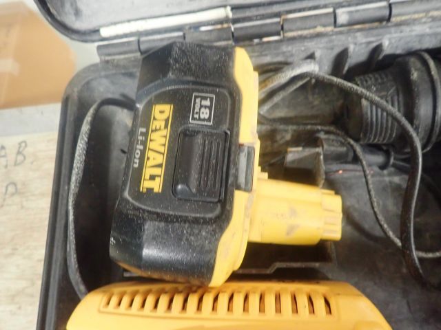 688284-5 Hammer drill DeWalt DC213