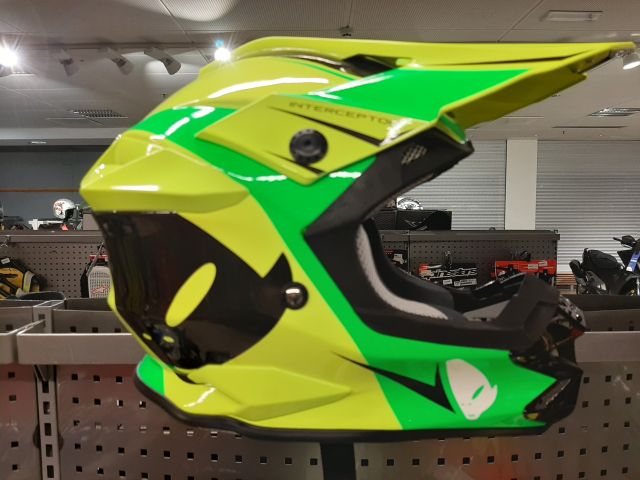 746126-1 Helmet - UFO, size S