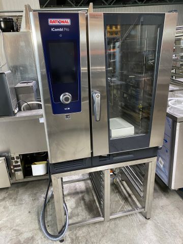 751338-1 New Rational iCombi Pro 10-1 / 1 from 2020 with floor stand for 14 GN1 / 1. Connected never used