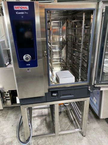 751338-3 New Rational iCombi Pro 10-1 / 1 from 2020 with floor stand for 14 GN1 / 1. Connected never used