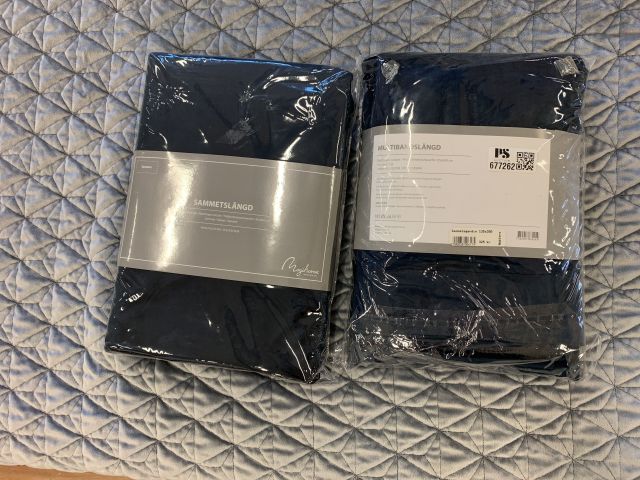 677262-2 Överkast, sammetsgardiner samt pläd