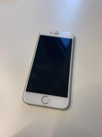 747191-3 Apple iPhone 6 Silver (A1586) 64GB 12.4.4