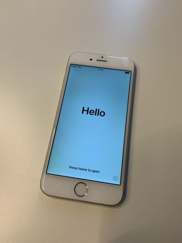 747191-1 Apple iPhone 6 Silver (A1586) 64GB 12.4.4