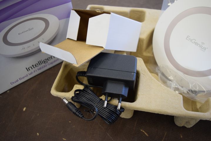 685454-4 Router from "EnGenius" + HP MRLBB-1001