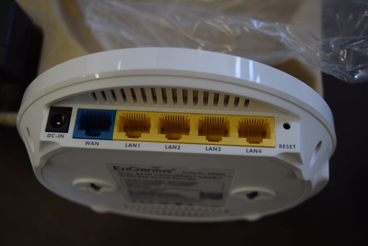 685454-8 Router from "EnGenius" + HP MRLBB-1001