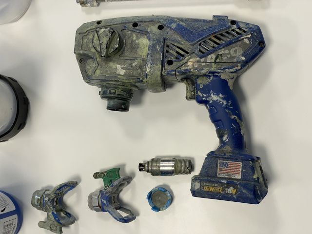 745372-3 Handhållen högtrycksspruta med tillbehör - Graco Ultra HH Cordless