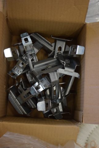 685518-3 Pall med installationsmaterial för el