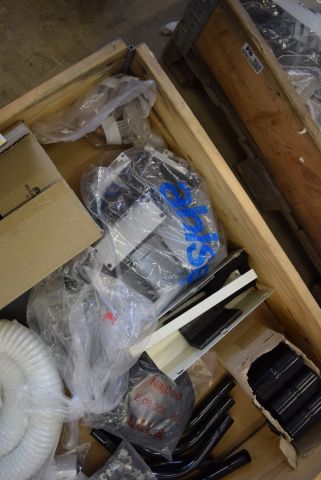 685518-4 Pall med installationsmaterial för el