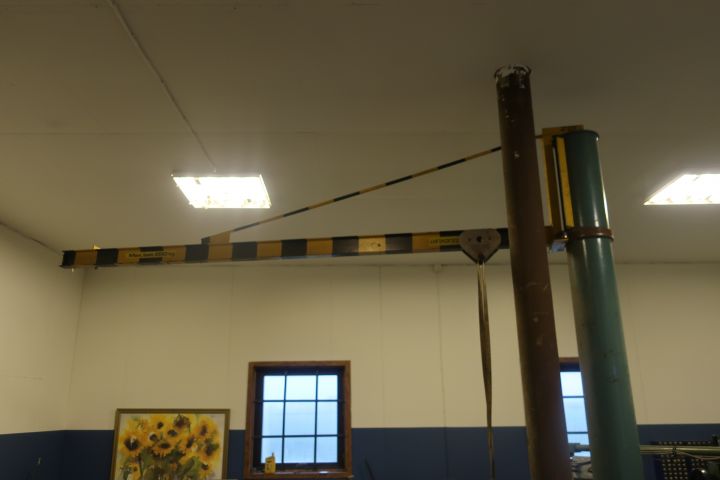 758103-6 Swinging crane with GIS chain counting