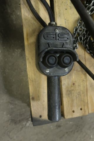 758103-12 Swinging crane with GIS chain counting