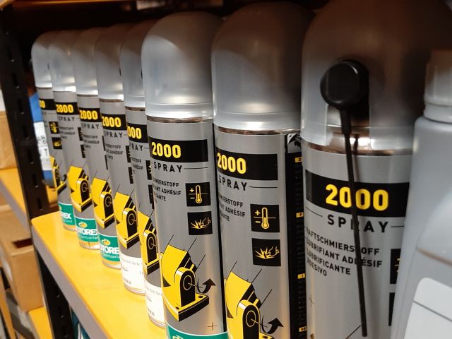 746253-2 Lot with oil, spray, lubrication etc.