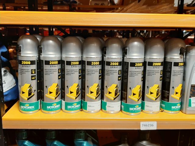 746253-3 Lot with oil, spray, lubrication etc.