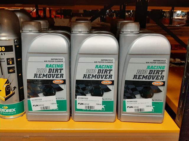 746253-4 Lot with oil, spray, lubrication etc.