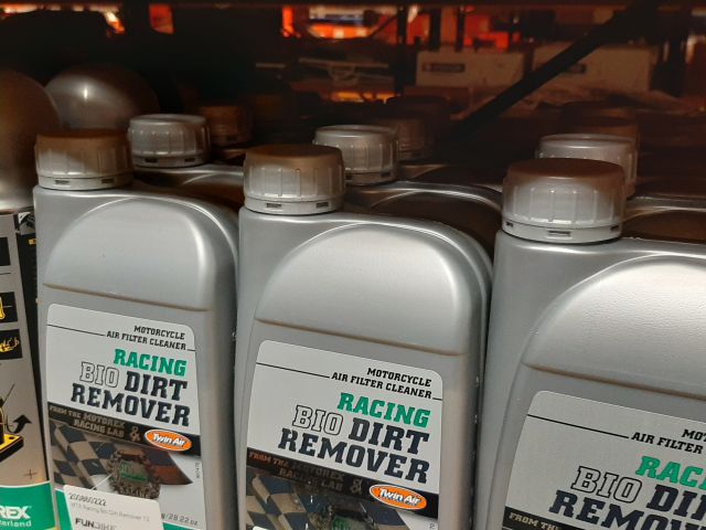 746253-8 Lot with oil, spray, lubrication etc.