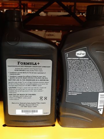 746253-15 Lot with oil, spray, lubrication etc.