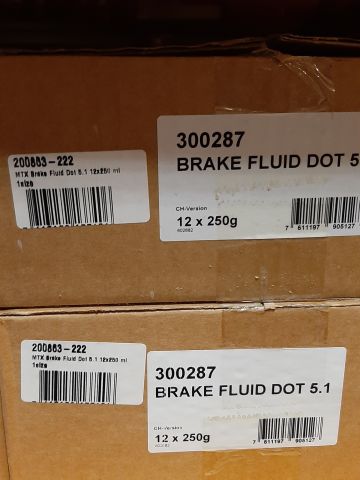 746253-18 Lot with oil, spray, lubrication etc.