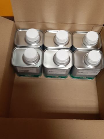 746253-24 Lot with oil, spray, lubrication etc.