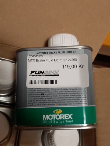 746253-25 Lot with oil, spray, lubrication etc.