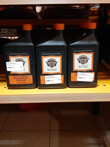 746253-28 Lot with oil, spray, lubrication etc.