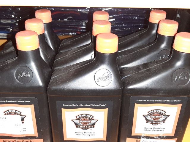 746253-30 Lot with oil, spray, lubrication etc.