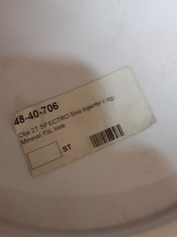 746253-37 Lot with oil, spray, lubrication etc.