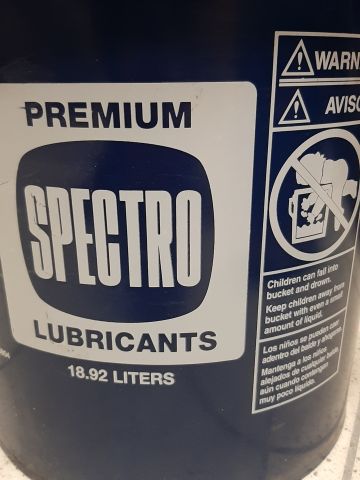 746253-38 Lot with oil, spray, lubrication etc.