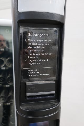 757833-3 Vending machine Necta Snakky