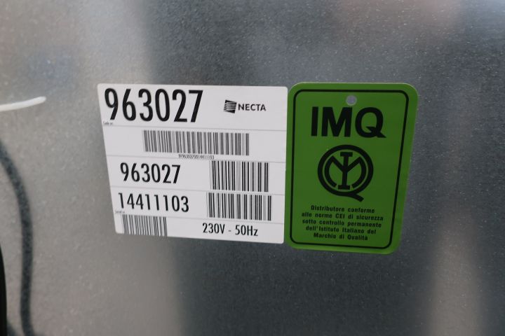 757833-7 Vending machine Necta Snakky