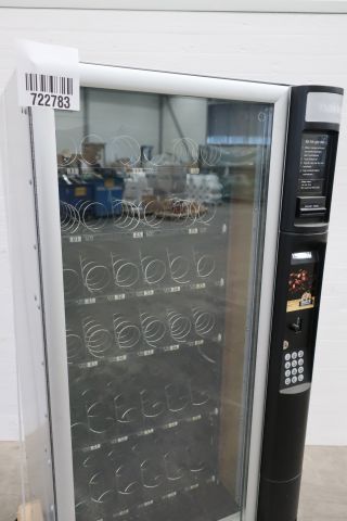 757833-8 Vending machine Necta Snakky