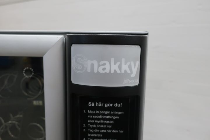757833-9 Vending machine Necta Snakky