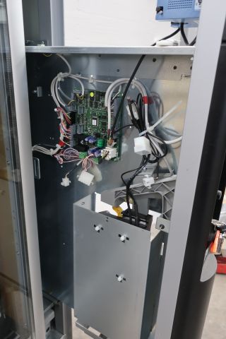 757833-11 Vending machine Necta Snakky