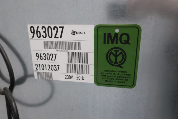 757833-15 Vending machine Necta Snakky