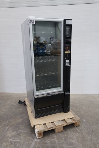 757833-18 Vending machine Necta Snakky