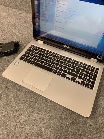 716073-4 Laptop Asus TP501U (touch screen / i5 2.3GHz / 8GB / 118GB / Win10) and 4G router