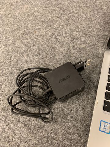 716073-5 Laptop Asus TP501U (touch screen / i5 2.3GHz / 8GB / 118GB / Win10) and 4G router